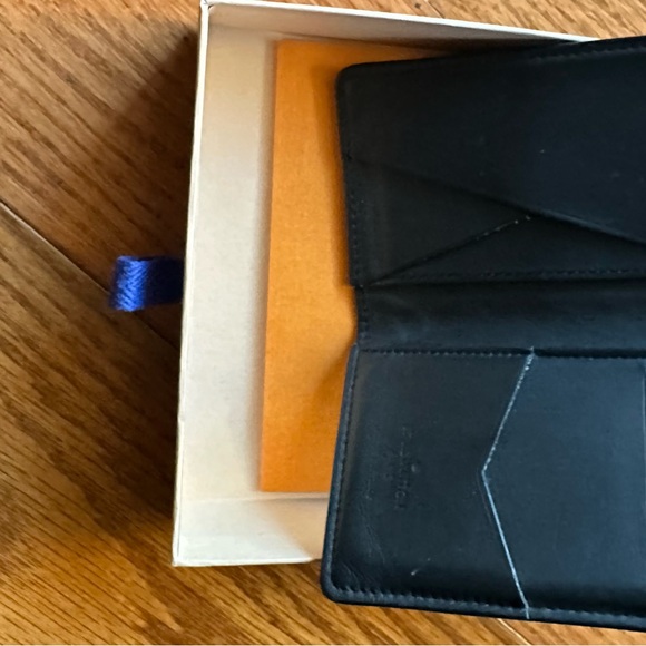 Louis Vuitton -Black, men’s bi-fold wallet. Gently loved by the previous owner - Picture 10 of 10